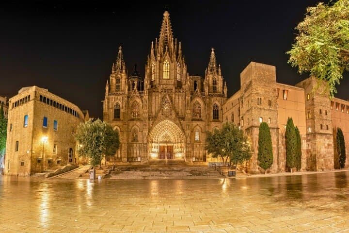 Barcelona Christmas Lights Self Guided Walking Tour