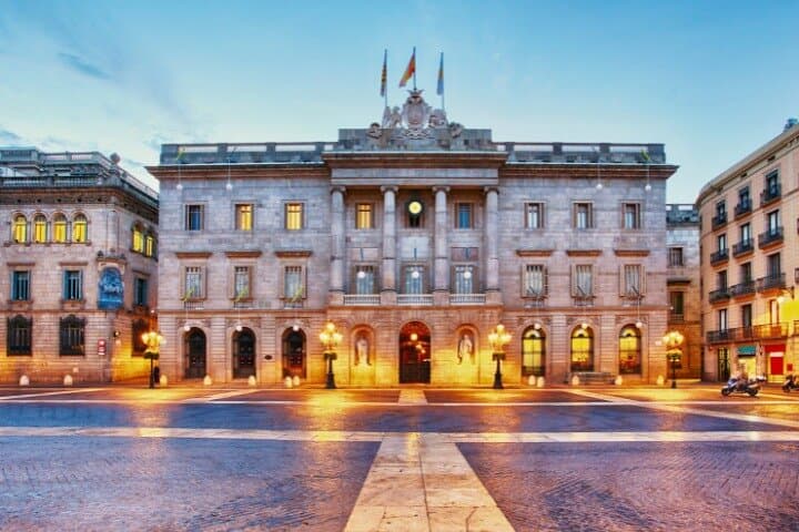 Barcelona Christmas Lights Self Guided Walking Tour