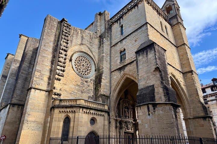 San Sebastian Historic Walking Tour with Pintxo and Drink