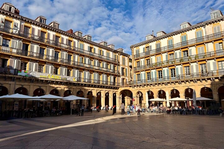 San Sebastian Historic Walking Tour with Pintxo and Drink