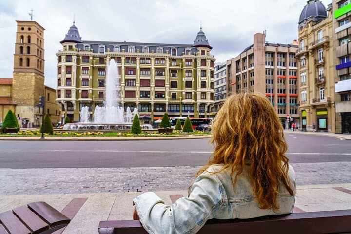 Hello León: Private 2-Hour Intro City Walk with Local Guide