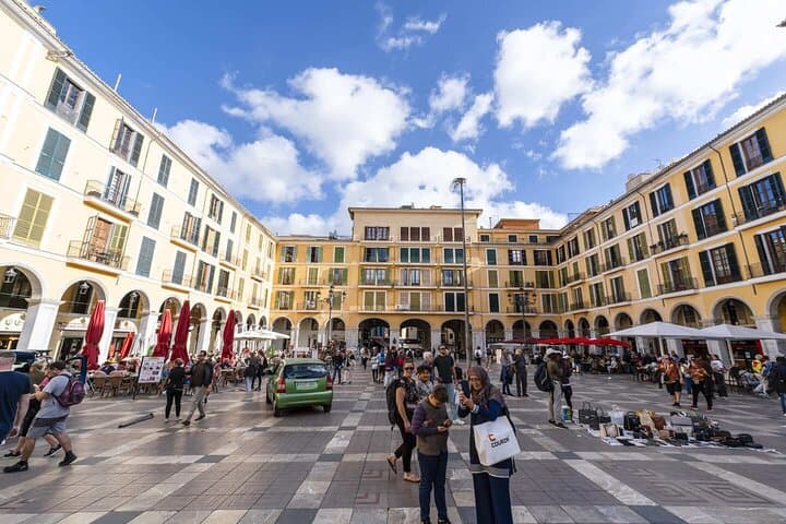 Hello Palma: Private 2-Hour Intro City Walk with Local Guide