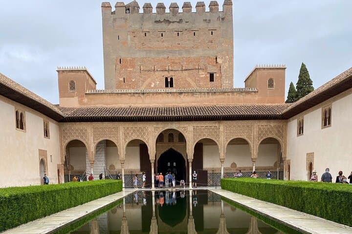 Group Tour of La Alhambra Generalife,Alcazaba,Carlos V
