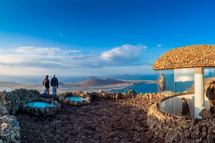 Private tour from Lanzarote: Timanfaya, El Golfo & Los Hervideros
