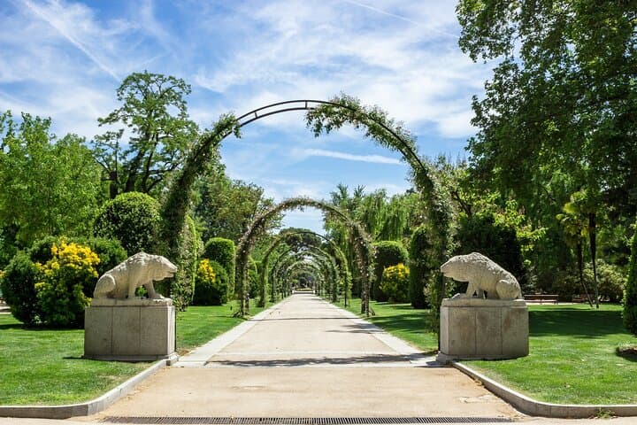 Madrid: El Retiro Park Private Walking Tour