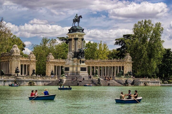 Madrid: El Retiro Park Private Walking Tour