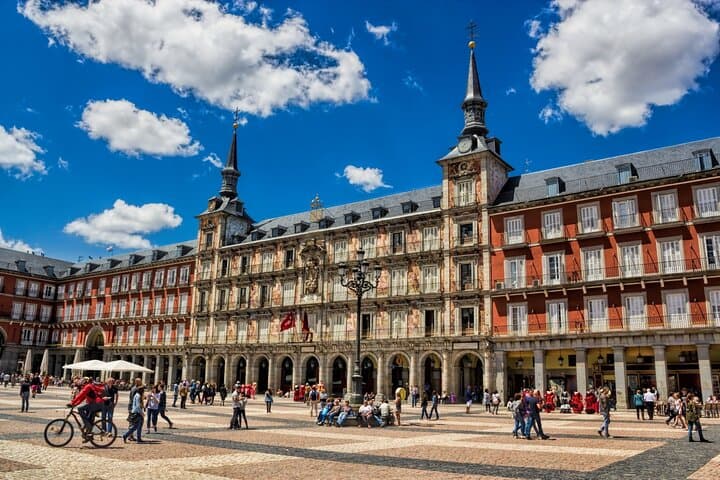 Bike Tour of Madrid Top Attractions and Nature with a Guide