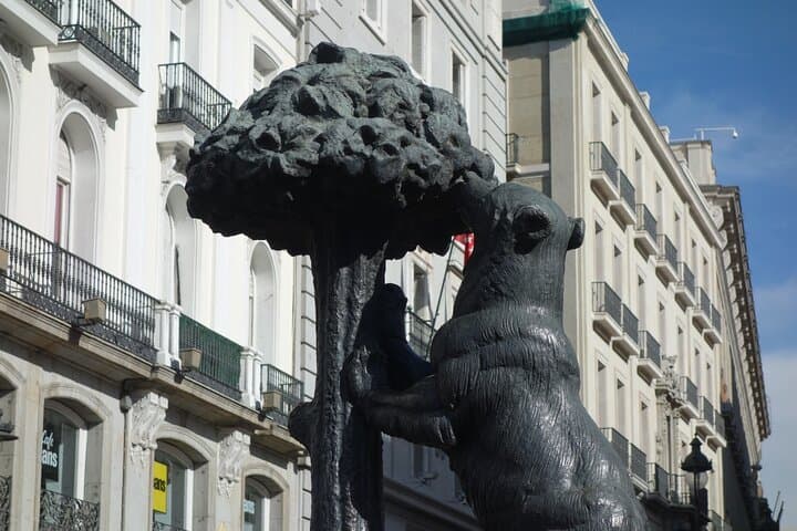 Bike Tour of Madrid Top Attractions and Nature with a Guide