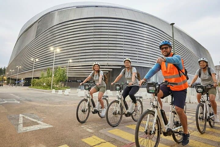 Madrid BIKE or EBIKE experience: Santiago Bernabeu Stadium and picnic