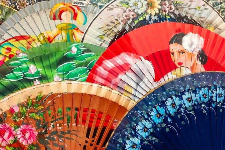 Spanish Fan Painting Workshop with Local Artist in Valencia