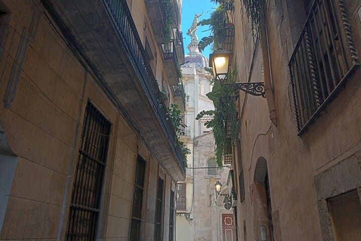 Barcelona Tour, Legends and Stories of the Old Town