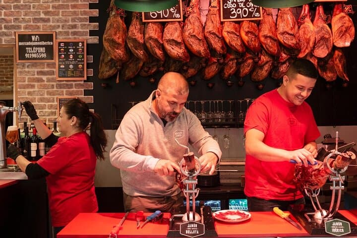 Madrid: Royal Palace Expert Guided Tour with Optional Tapas
