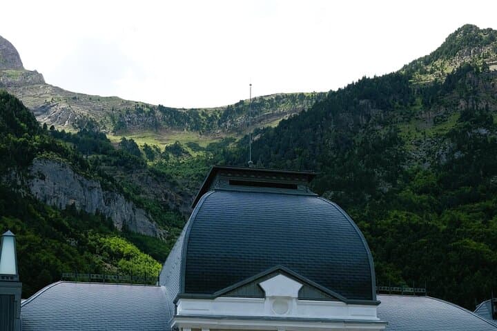 Canfranc, Jaca and Sallent de Gallego Tour from Zaragoza