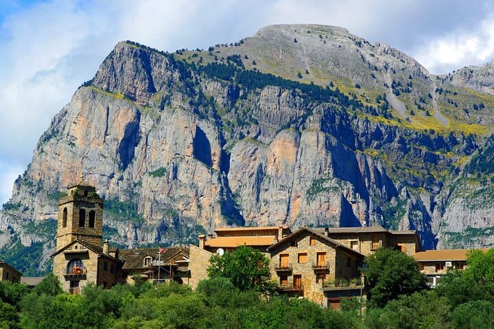 Aínsa, Torla and Sorrosal Waterfall Tour from Zaragoza