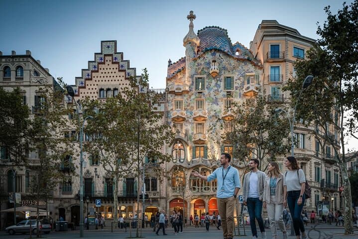 Barcelona Highlights Tour Park Güell and Gothic Quarter