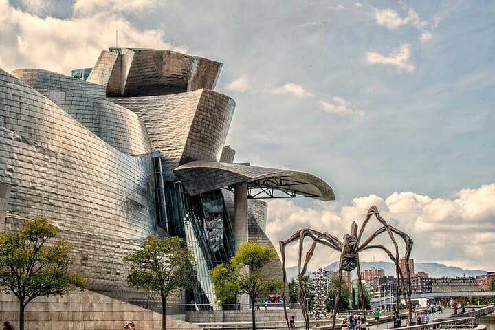 Bilbao Old Town to Guggenheim Self Guided Walk