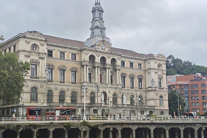 Bilbao Old Town to Guggenheim Self Guided Walk