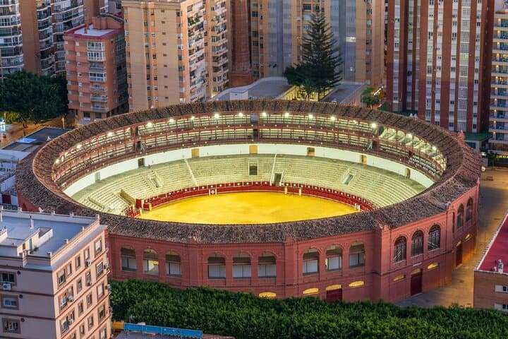 La Malagueta Arena: Neo-Mudéjar architecture in the heart of the modern city.