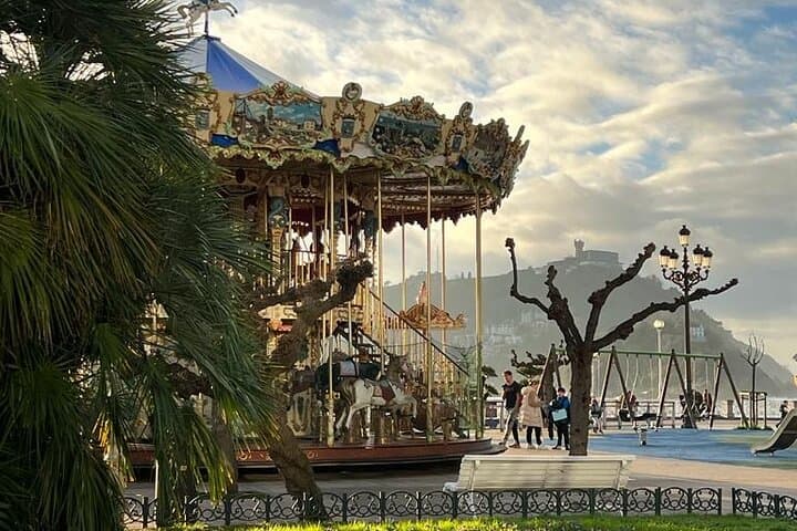 New Tour! Private 3H Walking City Tour in San Sebastian