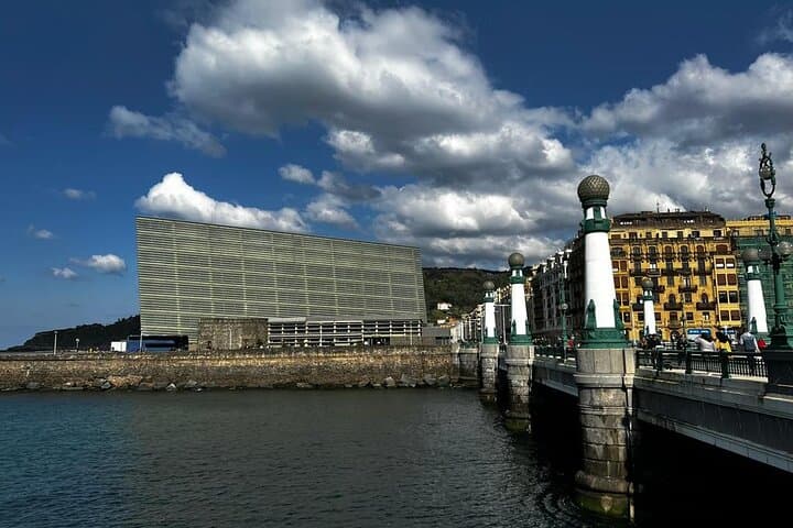 New Tour! Private 3H Walking City Tour in San Sebastian