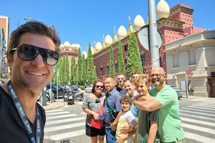 Dali Museum, Figueres & Cadaques Private Tour with Hotel pick-up