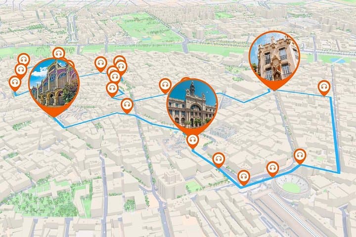 Full tour: A walk between historical heritage and futuristic architecture.