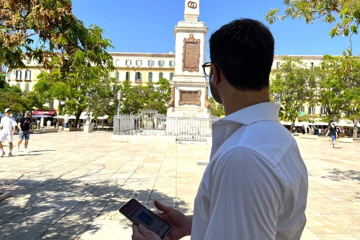 Malaga Essential : Self-Guided Tour created by local Official Guide