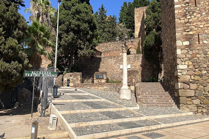 Malaga Essential : Self-Guided Tour created by local Official Guide