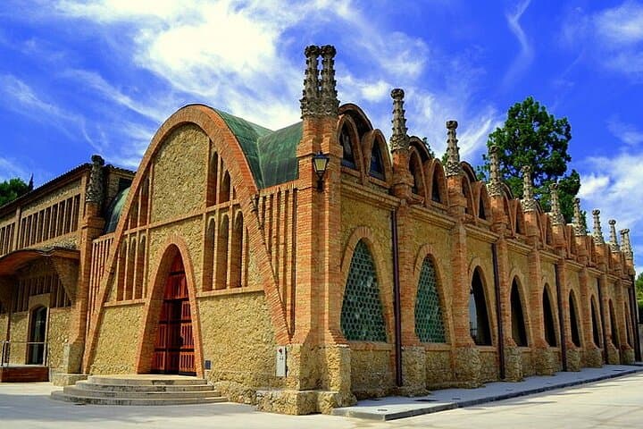 Barcelona 2-Day Gaudi, Sagrada Familia, Montserrat & Winery