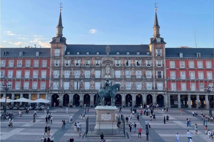Madrid Essential : Self-Guided Tour created by local Official Guide