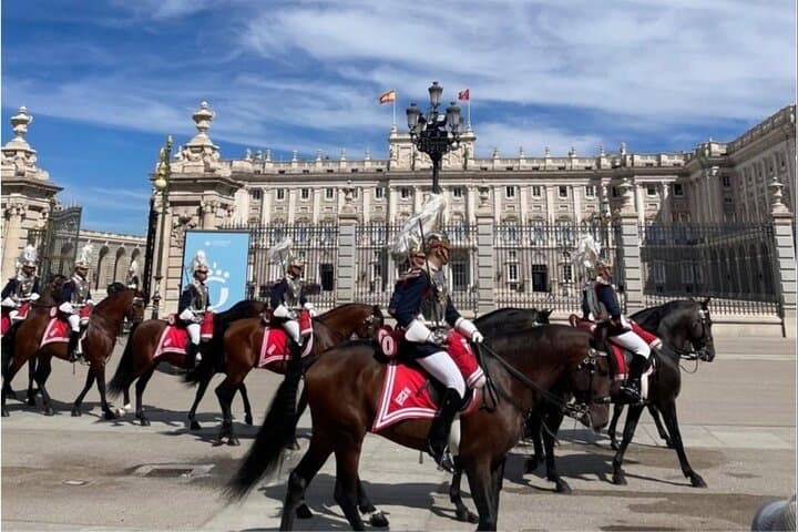 Madrid Essential : Self-Guided Tour created by local Official Guide