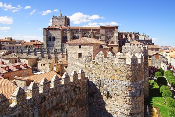 TOP Ávila : Private guided tour with your mobile