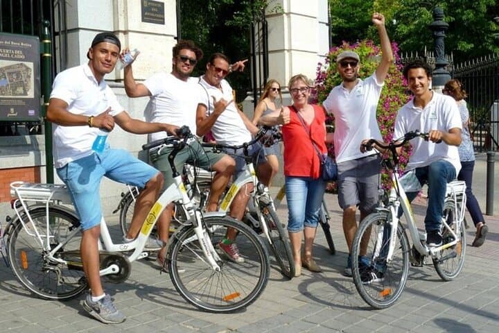 Madrid's River Side and Casa de Campo Bike Tour