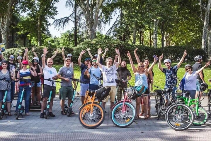 Madrid's River Side and Casa de Campo Bike Tour