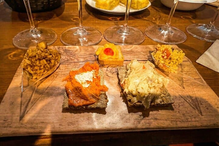Gourmet Details: Individual pairing tray with 'Secreto Ibérico' Rice, Sobrasada & Hummus