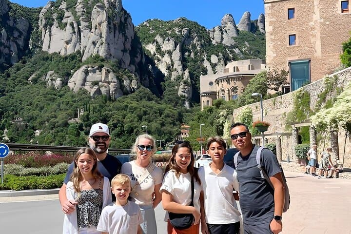 Private Montserrat, Girona & Costa Brava Tour with Hotel Pick-Up
