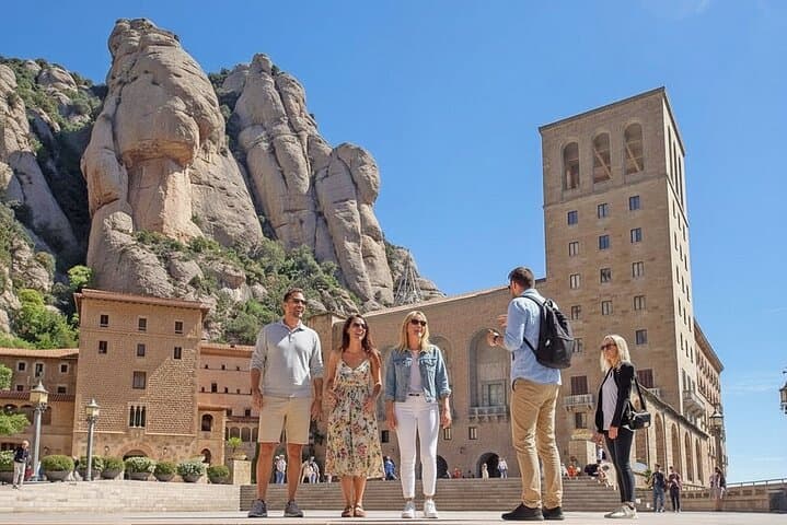 Private Montserrat, Girona & Costa Brava Tour with Hotel Pick-Up