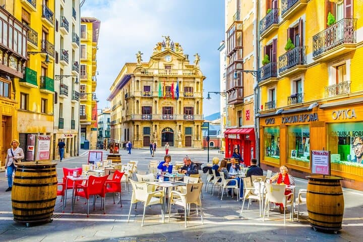 Discover Pamplona and Vitoria, an authentic experience.