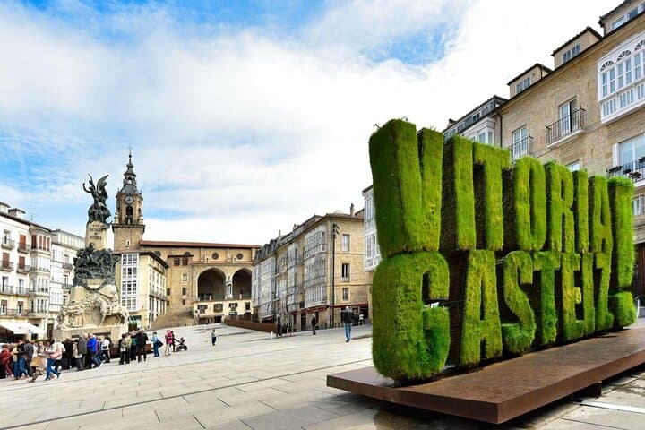 Discover Pamplona and Vitoria, an authentic experience.