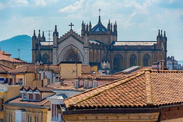 Discover Pamplona and Vitoria, an authentic experience.