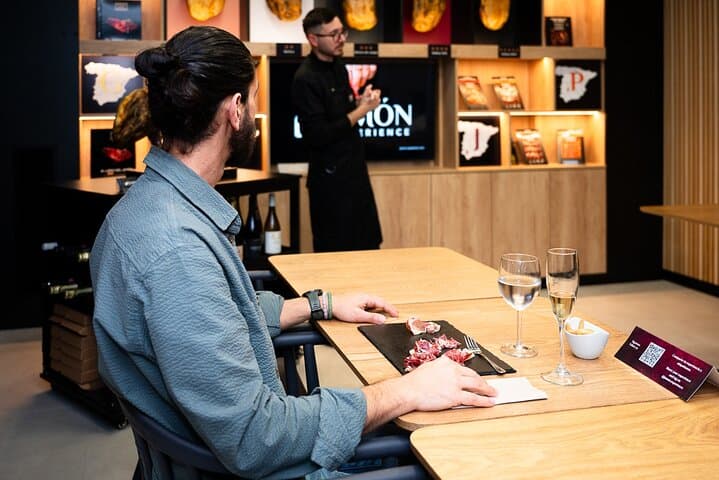 Ham Experience Premium : Iberian Ham & Wine Tasting in Barcelona
