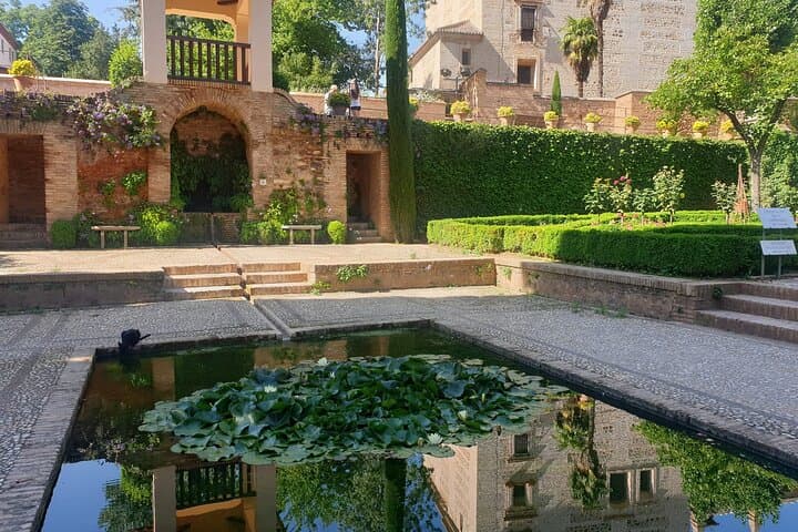 Alhambra Private Guided Tour with Your Own Tickets