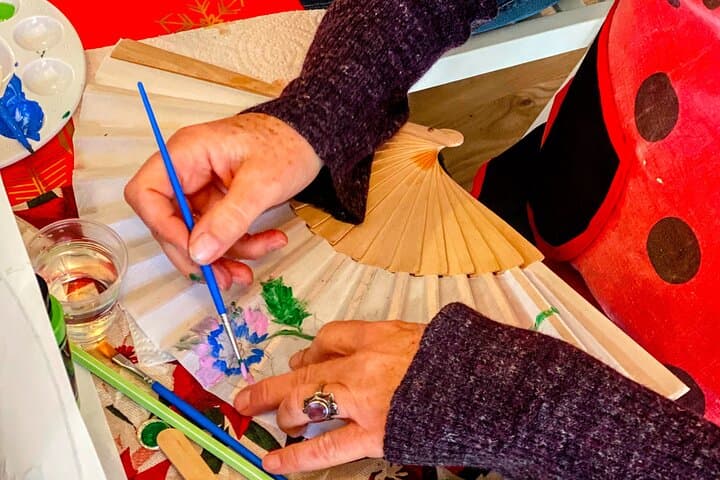 Spanish Fan Painting Workshop with Local Artist in Valencia