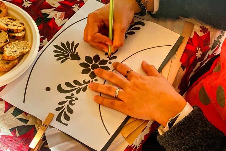Spanish Fan Painting Workshop with Local Artist in Valencia