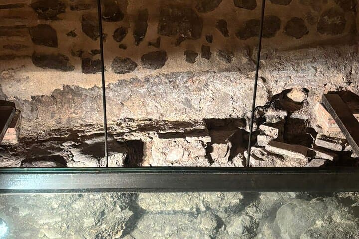 Tour Toledo 5 Underground Discover Hidden History in English