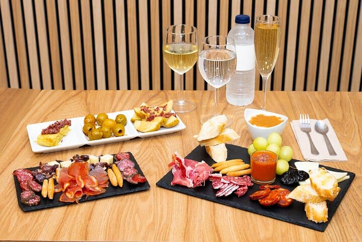 Menú Iberico - Jamón & Cava near Sagrada Familia