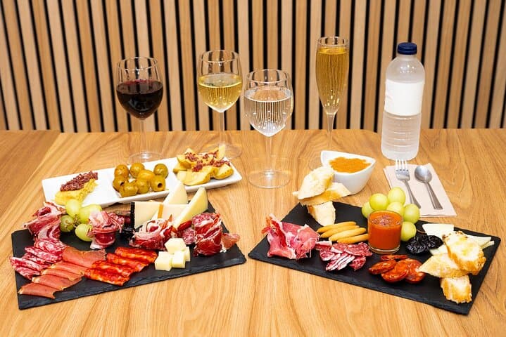Menú Gourmet - Jamón, Cheese & Wine near Sagrada Familia