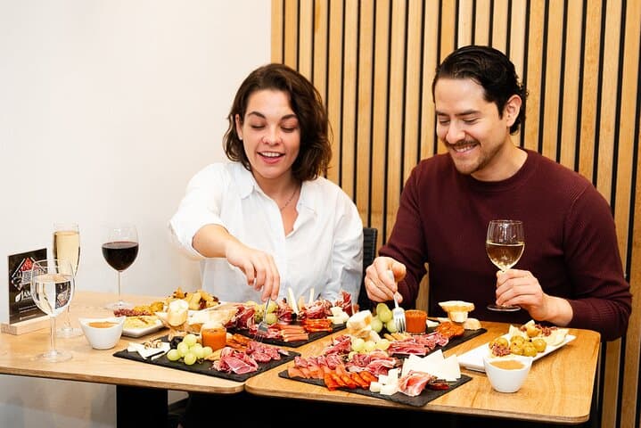 Menú Gourmet - Jamón, Cheese & Wine near Sagrada Familia