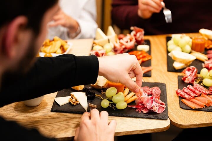 Menú Gourmet - Jamón, Cheese & Wine near Sagrada Familia
