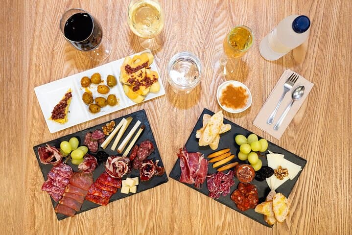 Menú Gourmet - Jamón, Cheese & Wine near Sagrada Familia